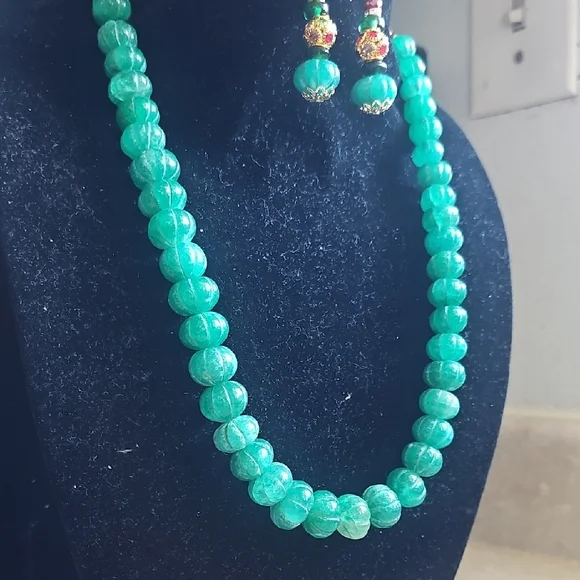 Green Beaded Necklace and Earrings Set by - Picture 7 of 9